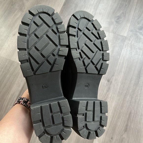 Black Chunky Loafers With Memory Foam Padding - Picture 8 of 8